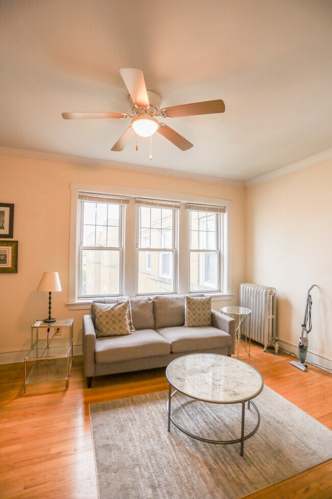 Foto del edificio - 2463 W Gunnison St