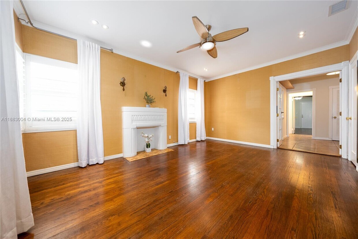 Foto principal - 1051 Michigan Ave
