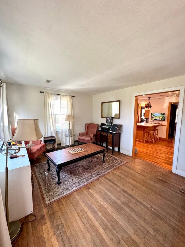 Foto del edificio - 5 Bed 2 Bath Home for Rent in Chesapeake!