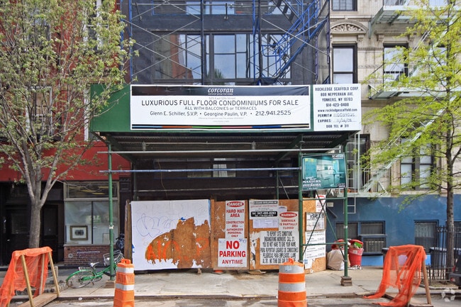 Building Photo - 525 E 12th St