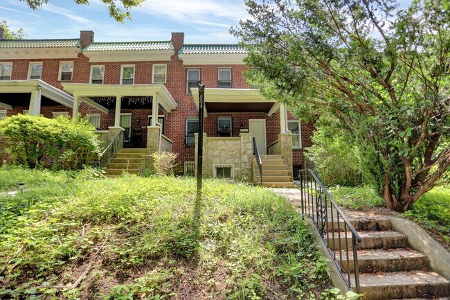 Foto del edificio - Spacious Renovated Baltimore Row-Home