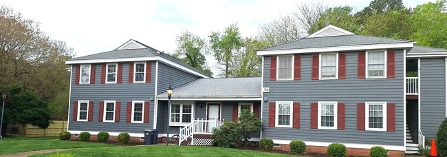 Building Photo - 2 bedroom/ 2 bathroom- Campus Court