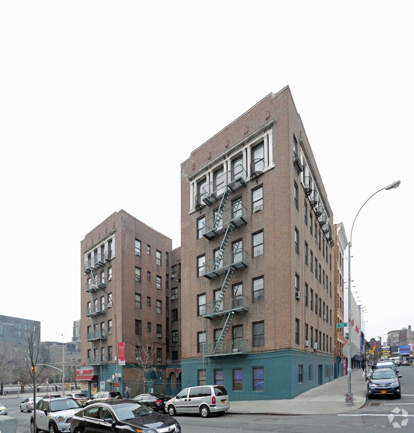 Foto principal - 384 E 193rd St
