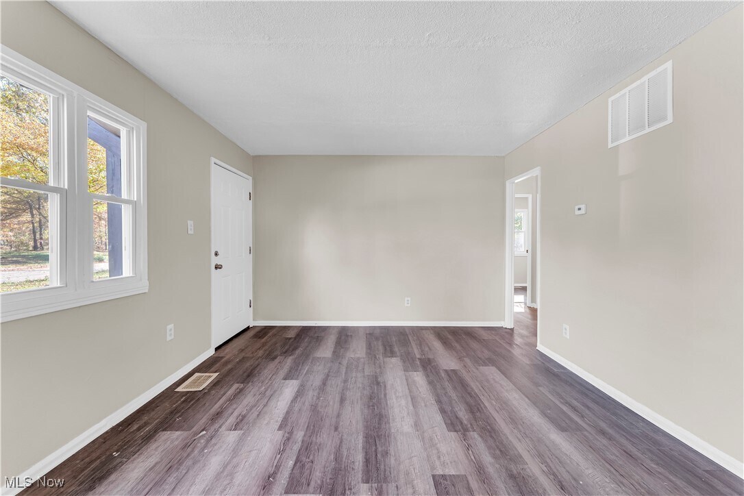 4428 E 142nd St Cleveland, OH 44128 – photo 5