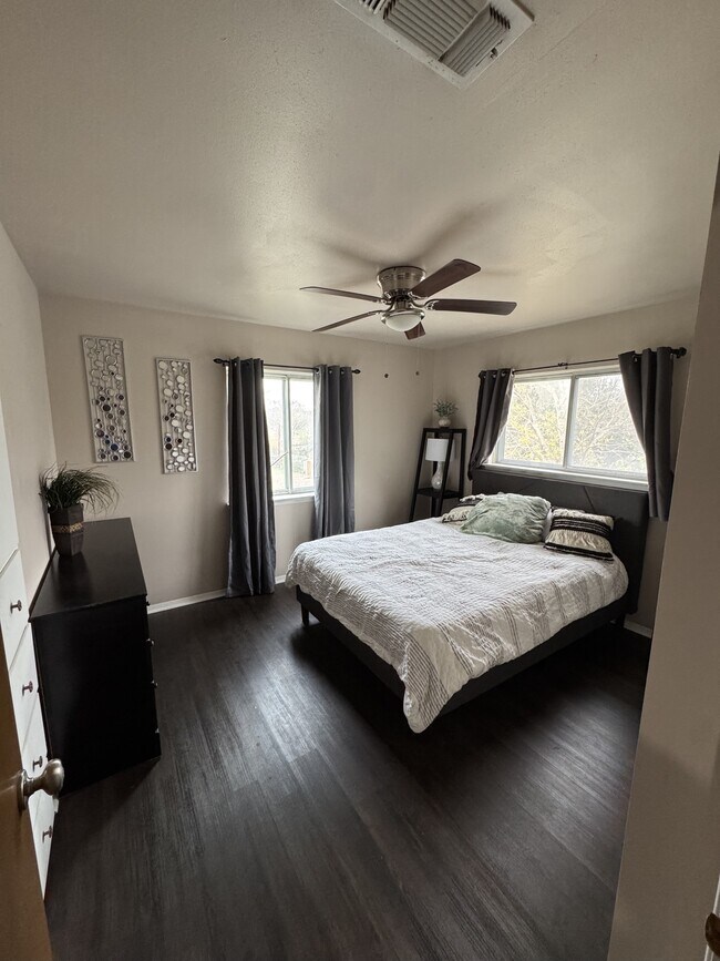 Foto del edificio - 406 Greycliff Dr