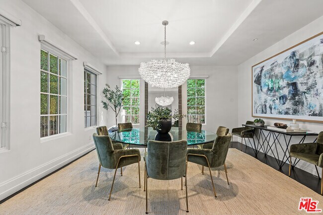 Building Photo - 9928 Toluca Lake Ave