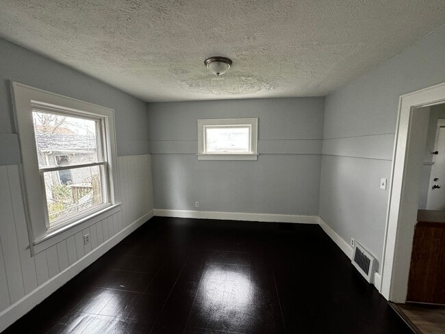 Building Photo - Charming 3-Bedroom Home: Your Perfect Blen...