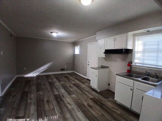 Foto del edificio - Move In Ready 3 Bedroom 1 Bath | Frayser