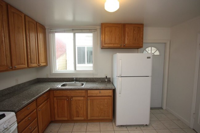 Building Photo - 615 25th Ave