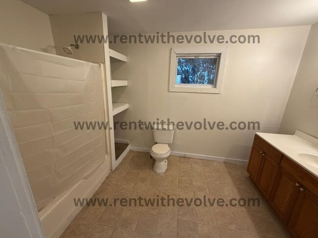 Building Photo - 607 S Stone St