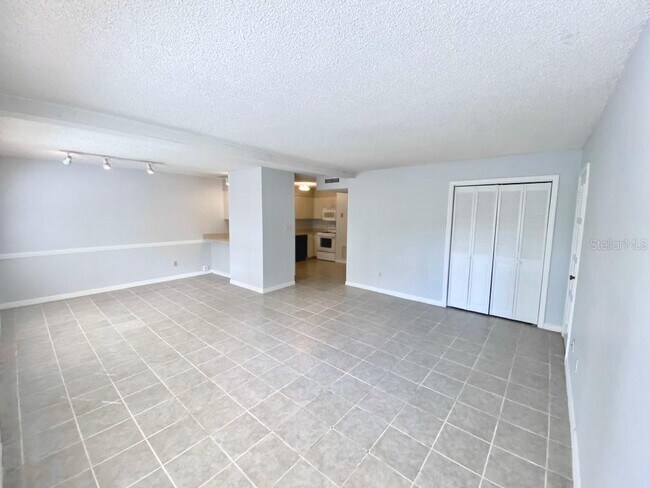 Building Photo - 415 Lakeview St