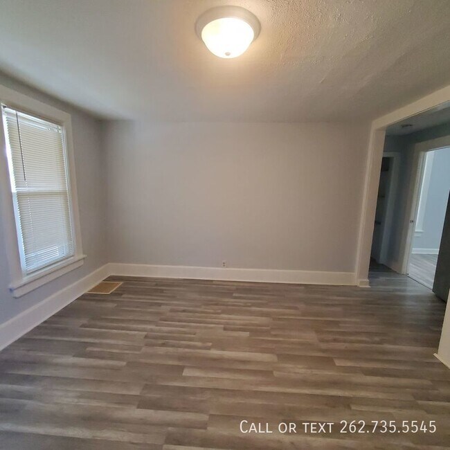 Foto del edificio - Spacious Two-Bedroom Duplex Apartment Avai...