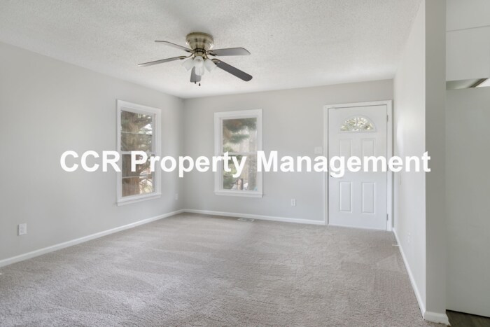 Foto principal - Newly Renovated 3 Bedroom Single Family Ho...