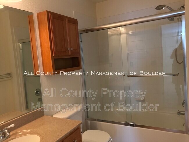 Foto del edificio - 805 Summer Hawk Dr