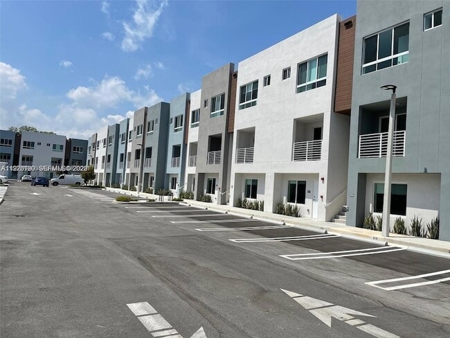 Photo - 2561 NE 193rd St Apartment