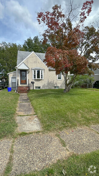 Building Photo - 117 Oak Ave