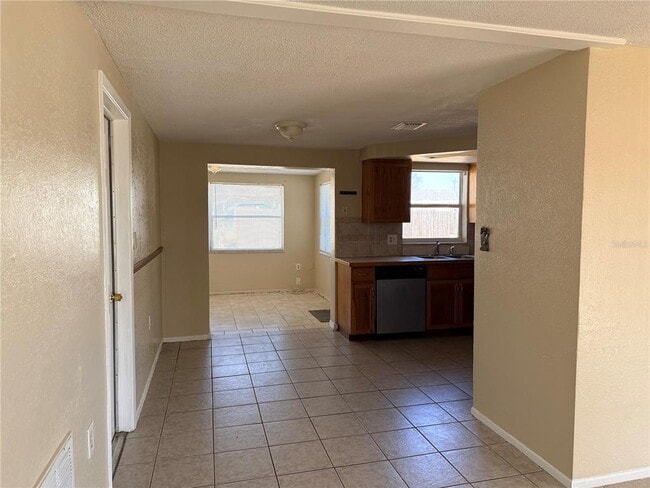 Building Photo - 7303 Deerfield Dr