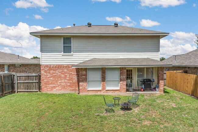 Foto del edificio - AUGUST 2026 PRE-LEASE!! COME TOUR THIS AMAZING 4 bed, 4 bath Home!!