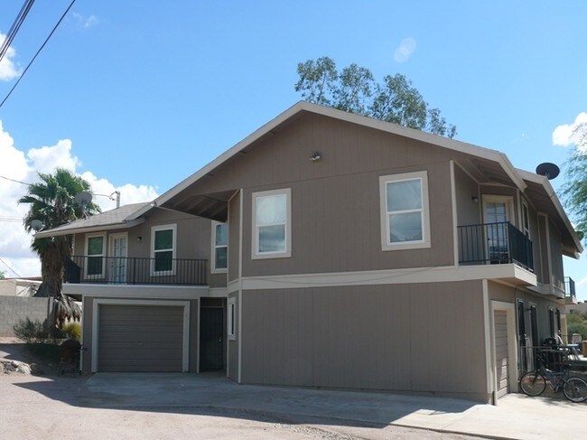 Building Photo - Palm Way Apartments