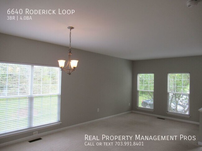 Foto del edificio - 6640 Roderick Loop