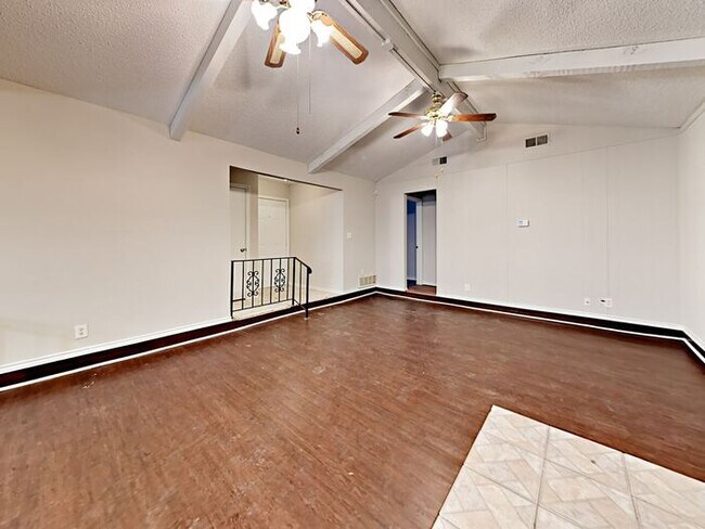 Building Photo - 1022 Nancy Ln