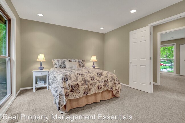 Building Photo - 4 br, 2.5 bath House - 5649 Thunderhill Road