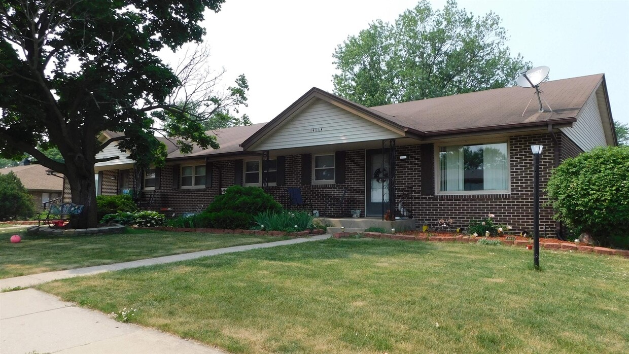 Primary Photo - 4406 Crawford Dr