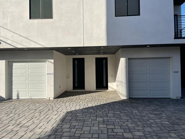 Building Photo - 6347 Farmdale Ave