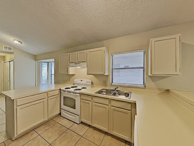 Building Photo - 180 Lakebreeze Cir