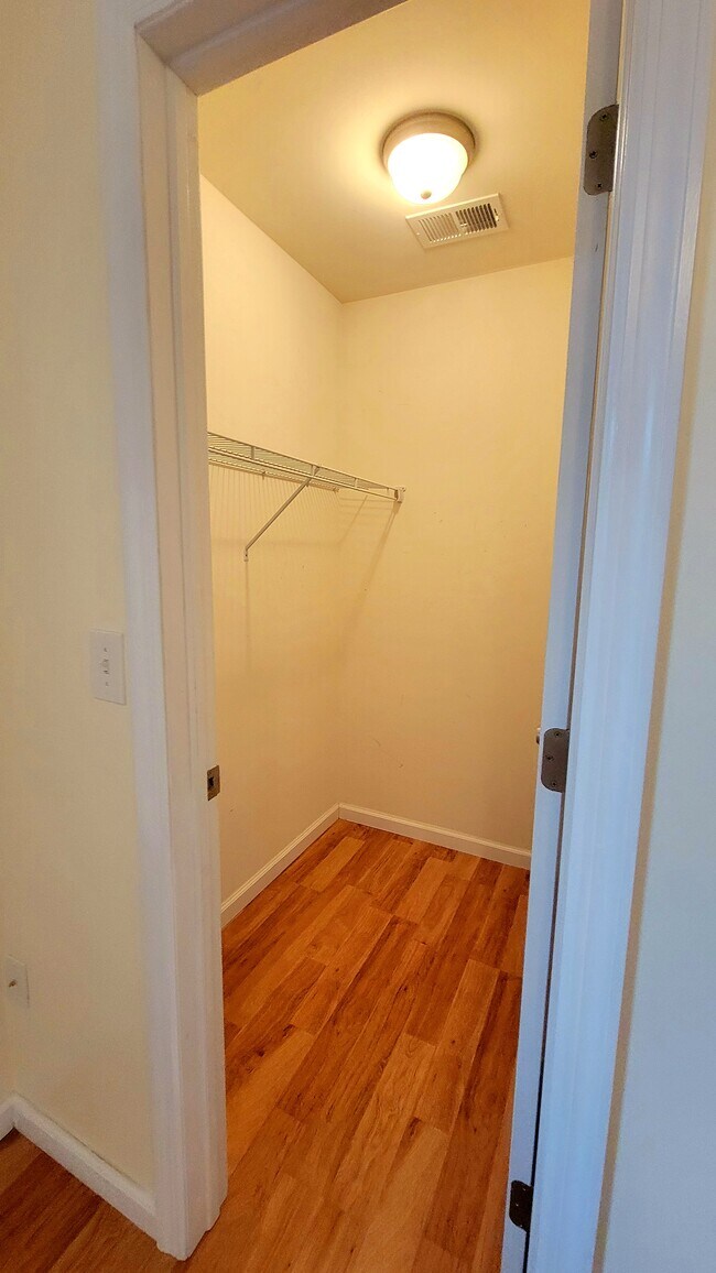 Foto del edificio - 317 Preakness Ave
