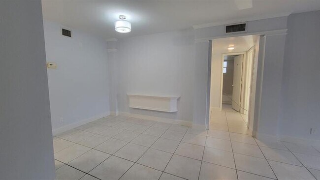 Foto del edificio - 313 Gardens Dr