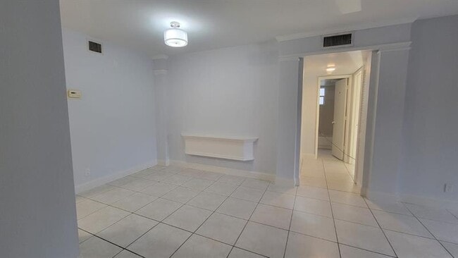 Building Photo - 313 Gardens Dr