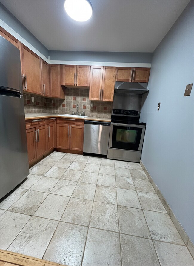 Building Photo - 1016 Adams Ave