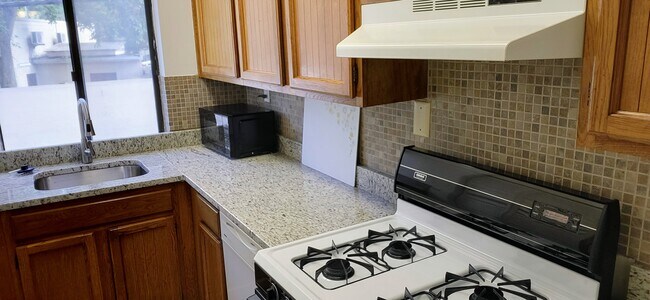 Encimera de granito - 2606 Tunlaw Rd NW