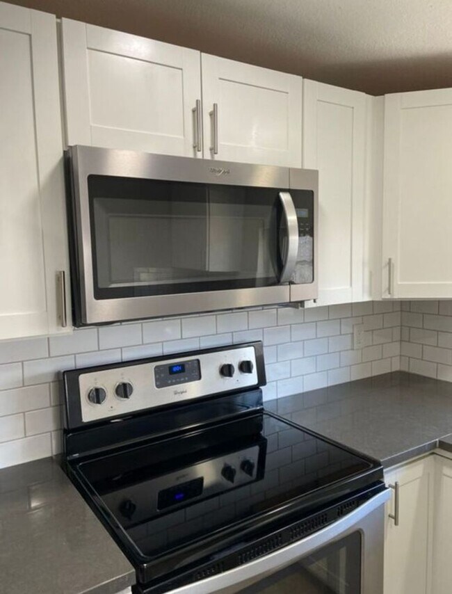 Foto del edificio - 3 Bedroom Home in Greeley - $1,995 with Mo...