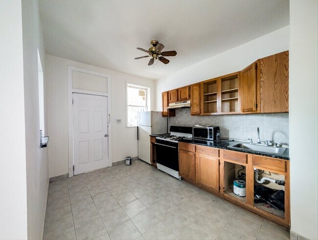 Foto del edificio - 3135 W Augusta Blvd