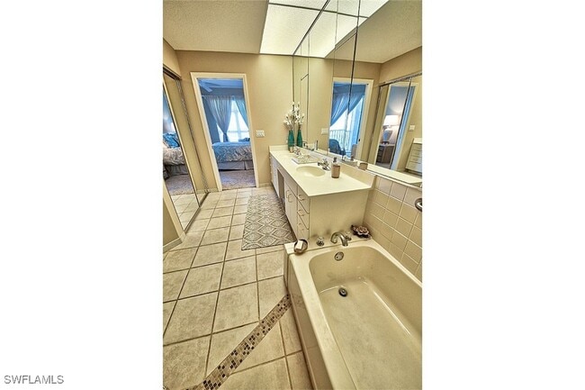 Foto del edificio - 265 Barefoot Beach Blvd