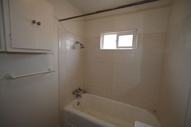 Building Photo - 1609 Diamond St