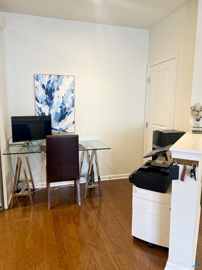 Foto del edificio - 414 Center Meadow Ln