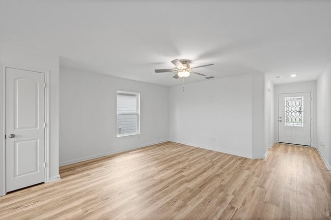 Building Photo - 308 Low Pasture Trl