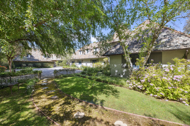 Building Photo - 12421 MacDonald Dr