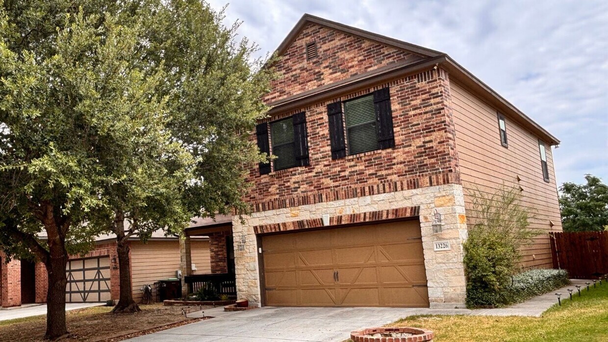 Foto principal - COMING SOON! GORGEOUS 3 Bedroom / 2.5 Bath...