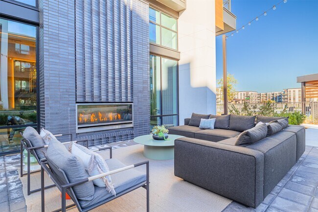 Foto del edificio - 10505 Deerwood Rd