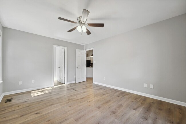 Building Photo - 212 Brookfield Dr