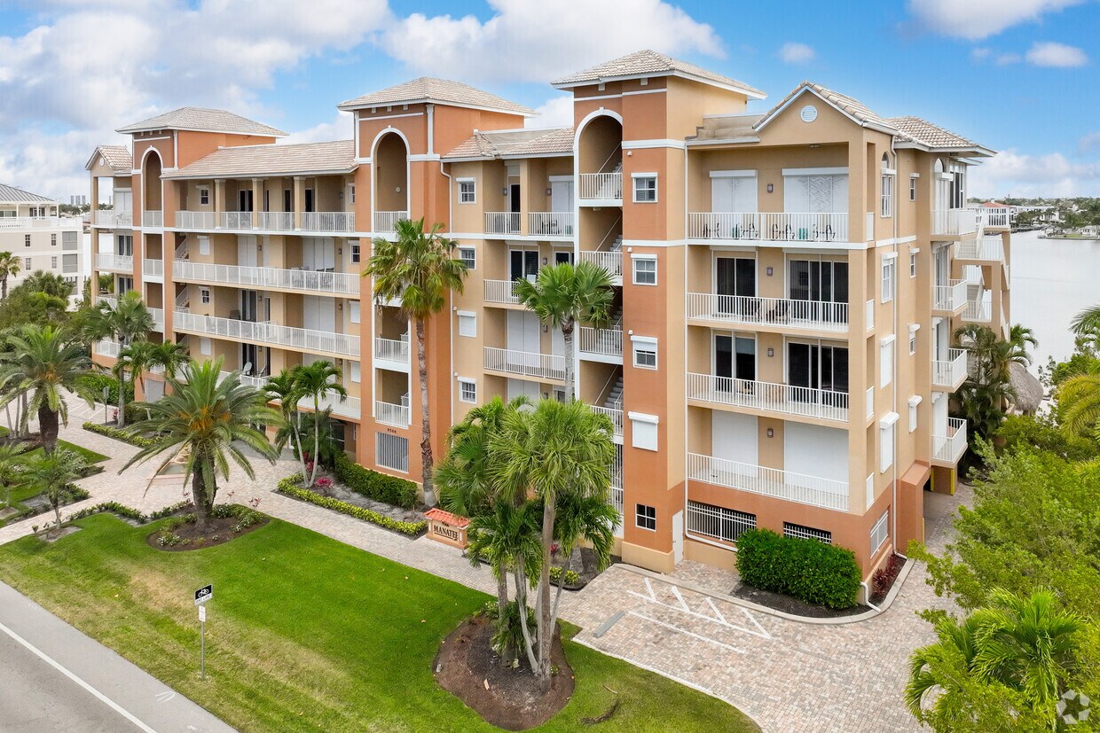 9566 Gulf Shore Dr Naples, FL 34108-2052 - MANATEE RESORT