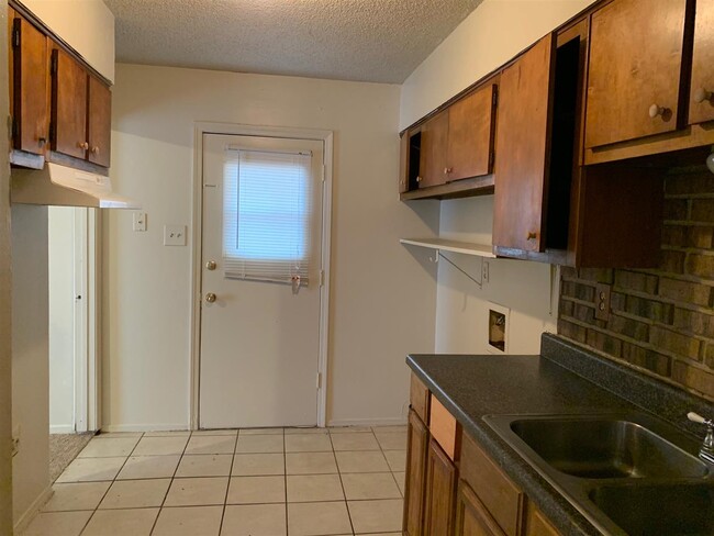 Building Photo - 3436 Woodhollow Dr