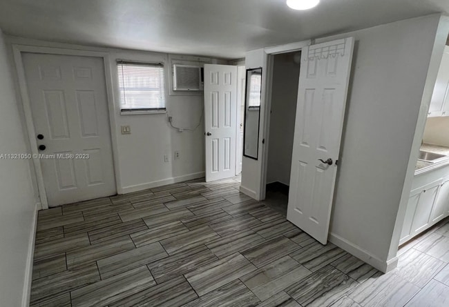 Foto del edificio - 6782 SW 25th St