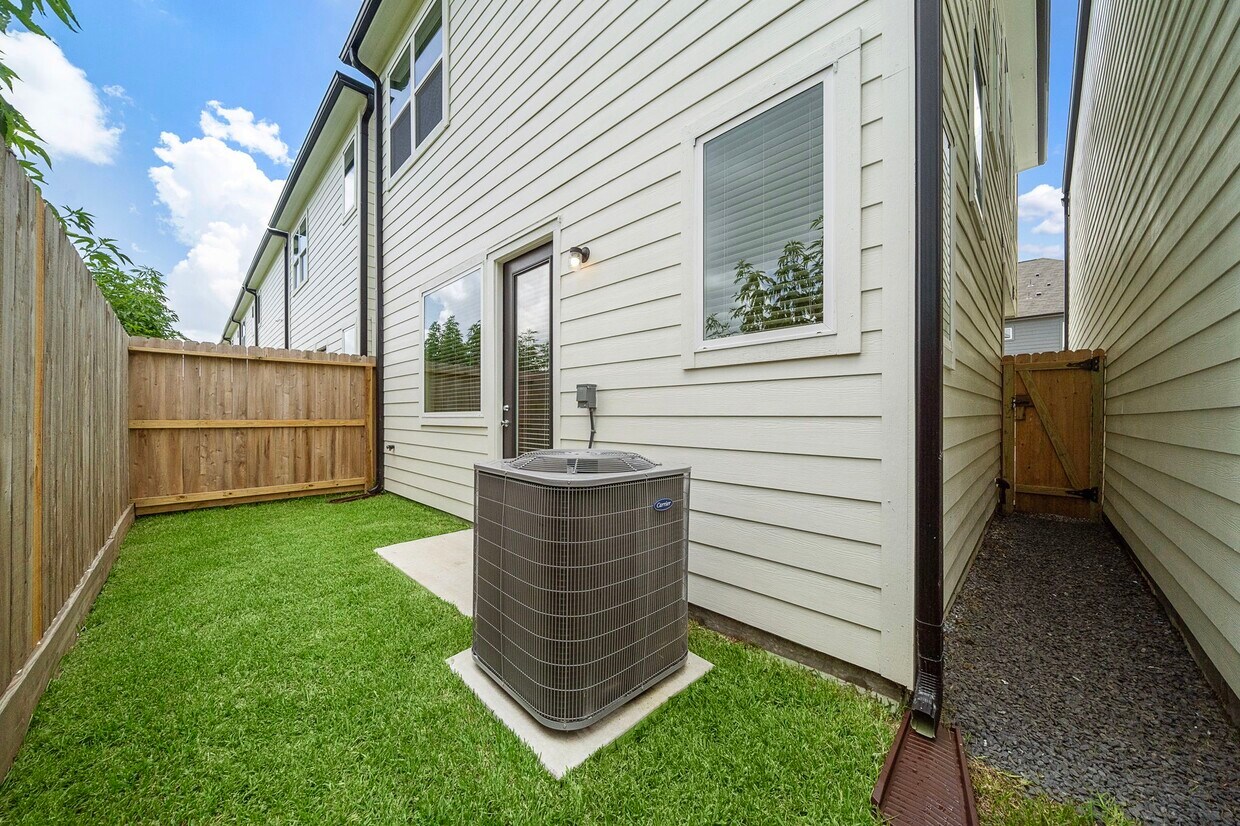 Foto principal - 6004 Jasper Jones Wy