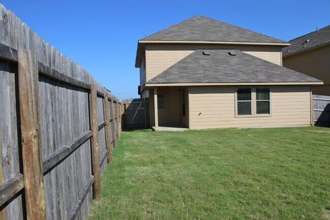 Foto del edificio - 5911 Camier Cove