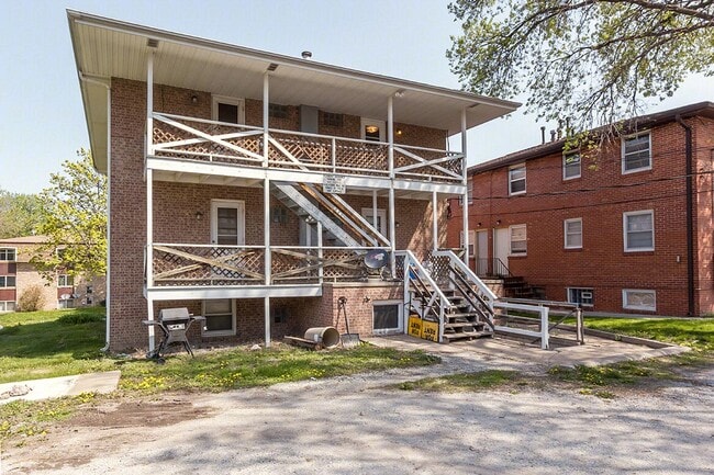 Foto del edificio - 4611 Cooper Ave